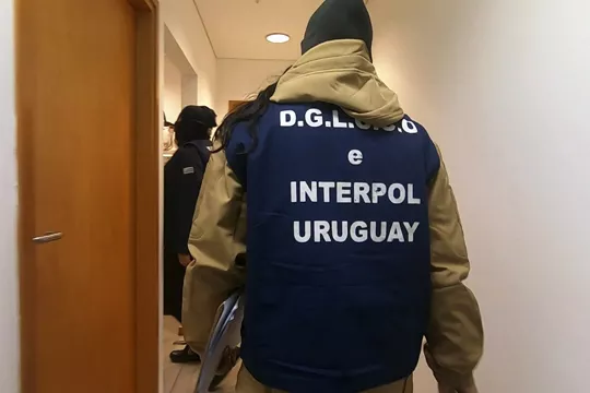 Slide_INTERPOL_3