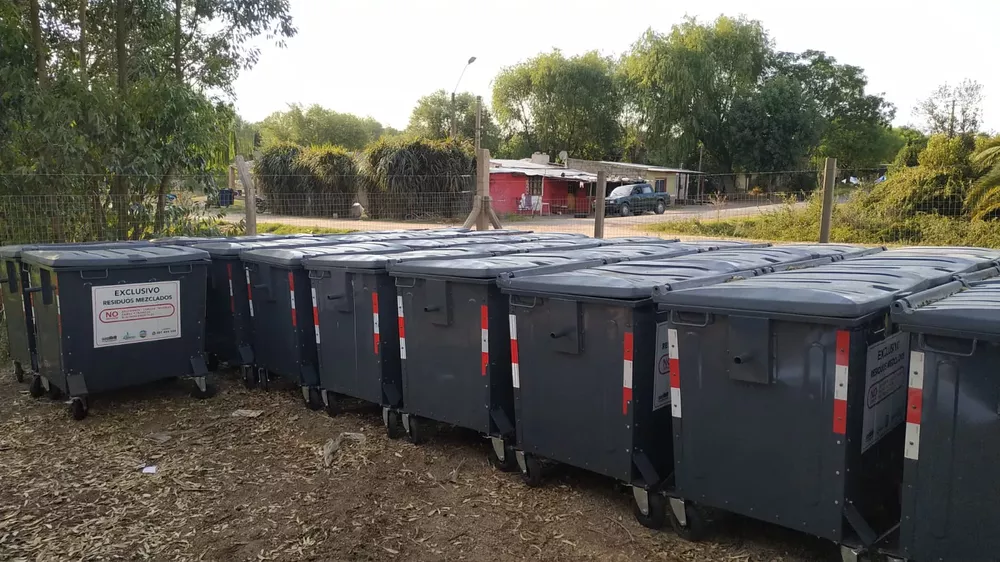 contenedores para residuos en Cardona 2