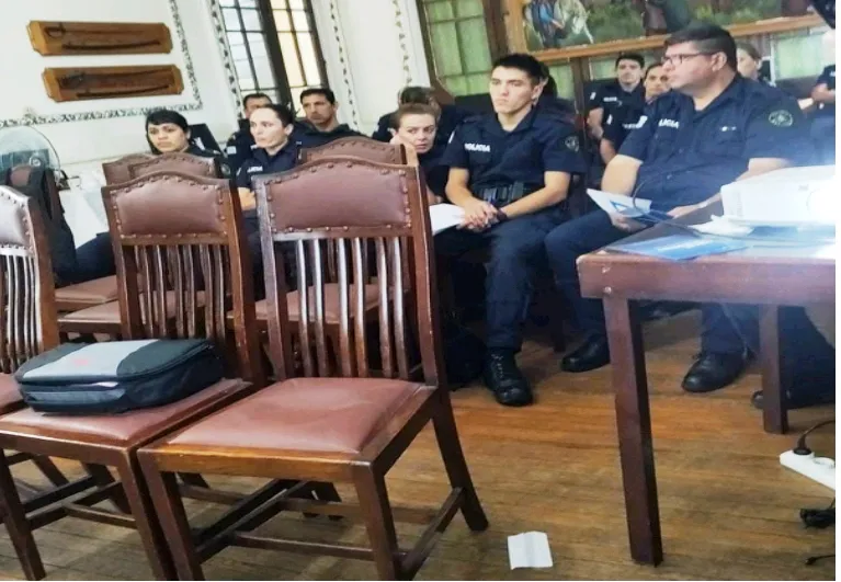 Policia capacitando