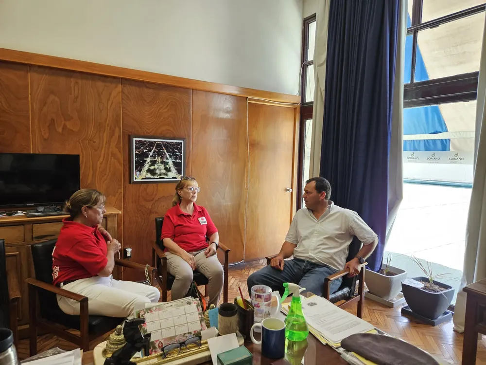 intendente Rodríguez con integr. Cruz Roja