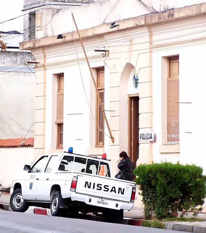 policia Cardona