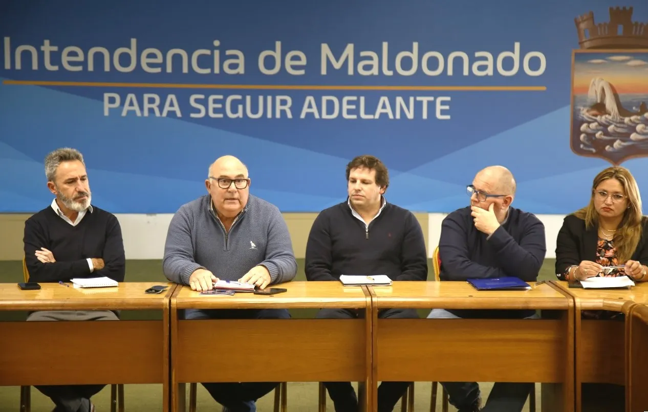 reunion intendente abella y directores (8)