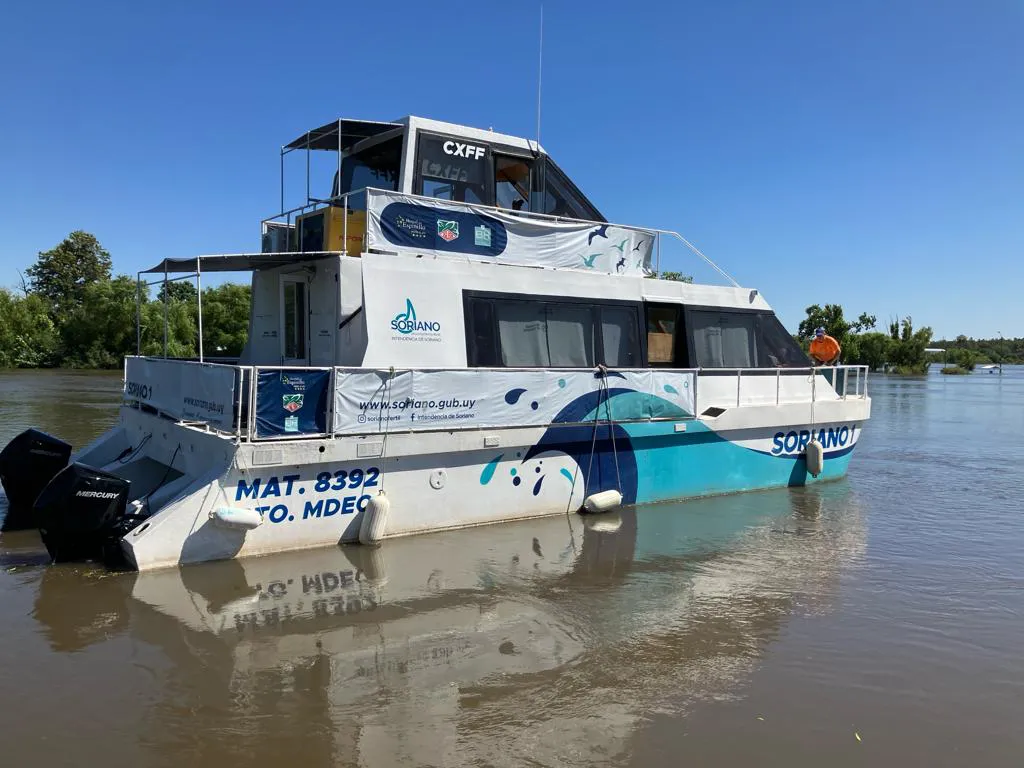 prueba de nuevos motores del catamarán - 1