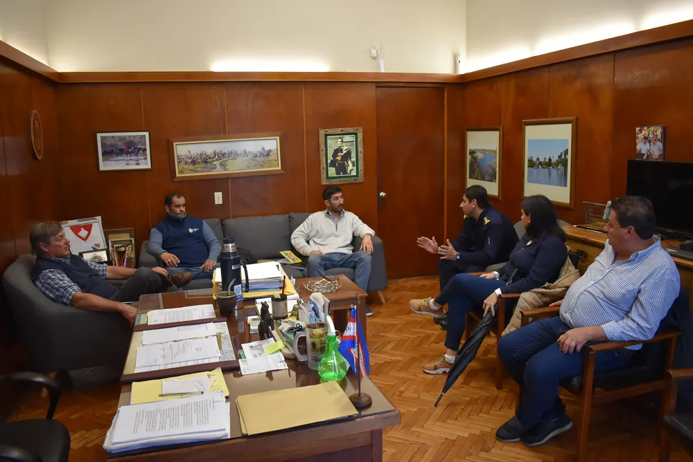 Besozzi en reunión por Plan Invierno y Refugio