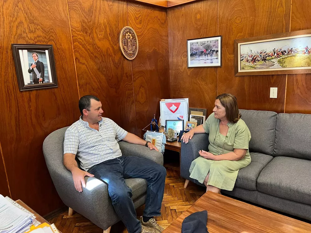 intendente (i) Mariano Rodríguez con diputada María Fajardo