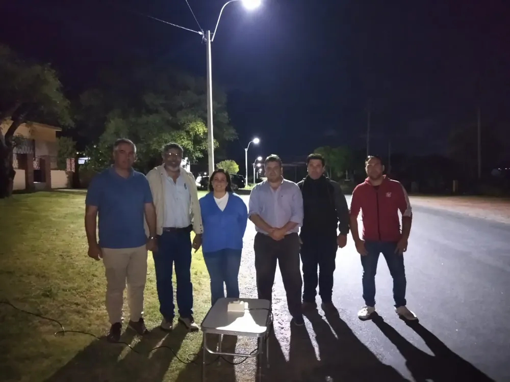 barreiro inauguró alumbrado publico