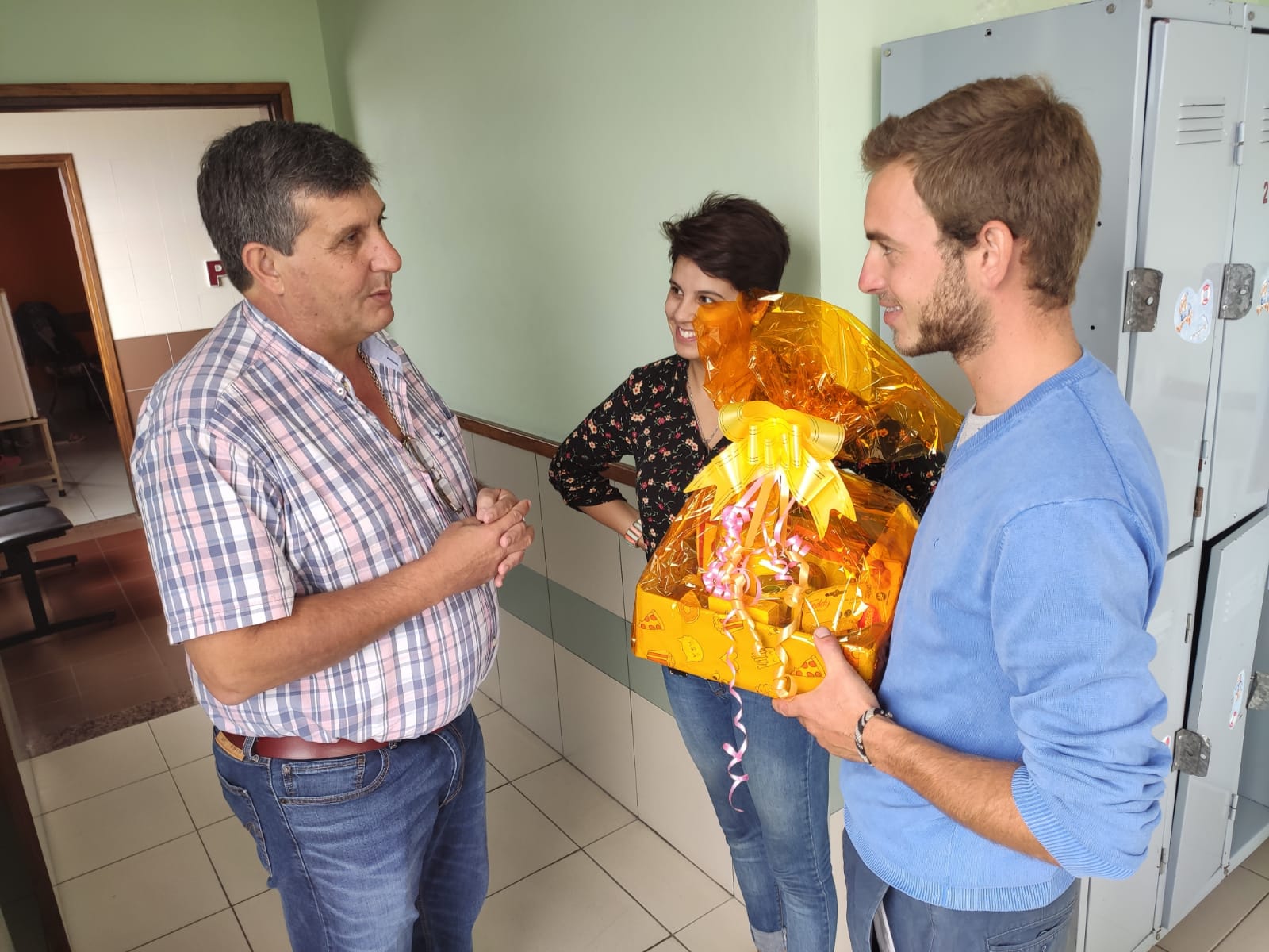 Aunchayna entrega ajuar a padres de la primer bebé de 2020 - 2