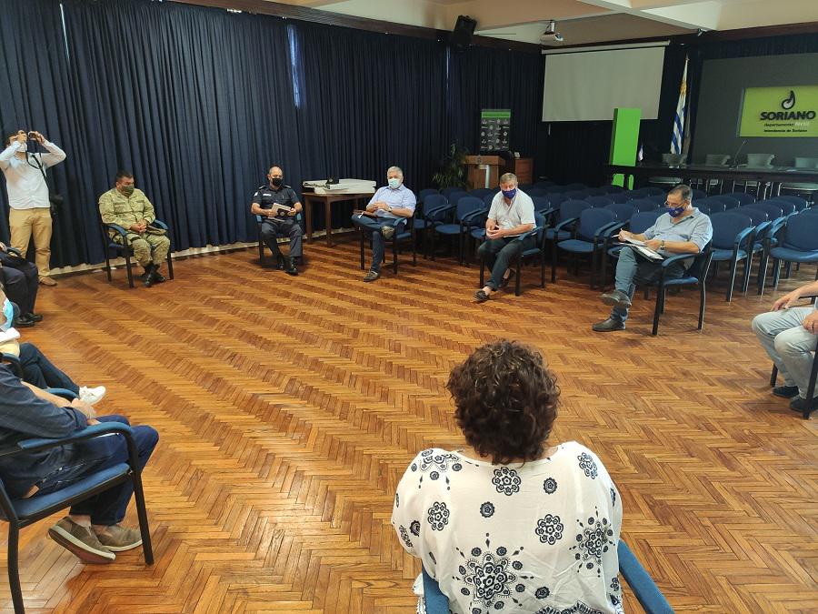Intendente Besozzi reunio al Comite este Martes I