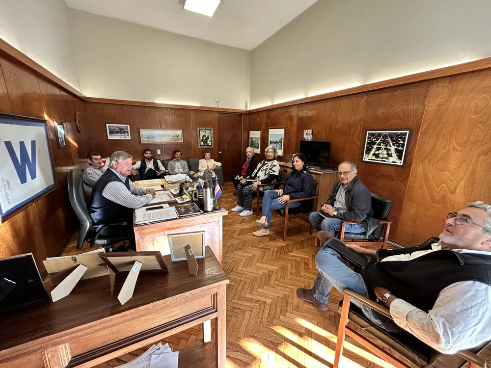 Besozzi con bancada del FA