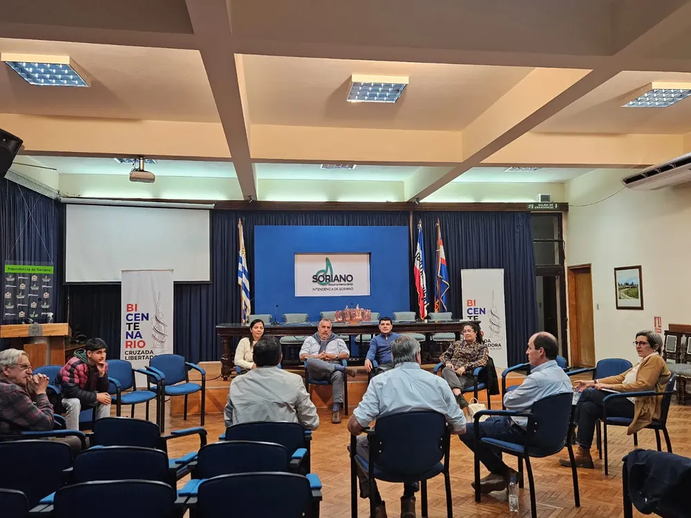 reunión de Besozzi con bancada del FA - 2
