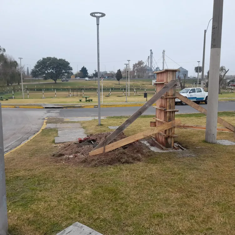 construyen monolito para placa de Wilson - 1