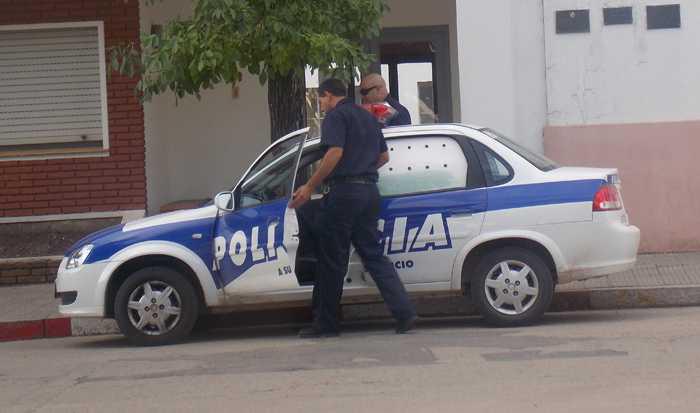 policia dolores 2222