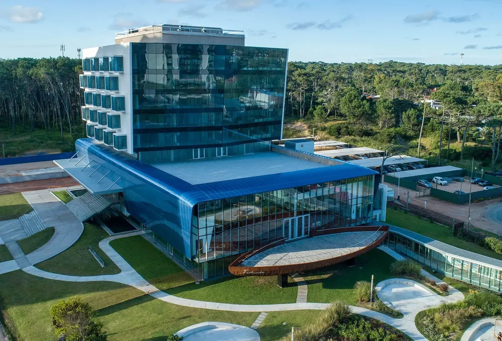 tgh-rooms-lighthouse-restaurant-exterior-pool-57-b