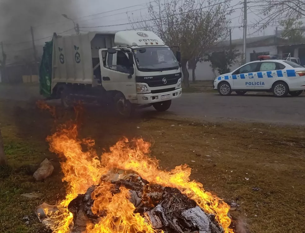 incendian contenedores de residuos 1