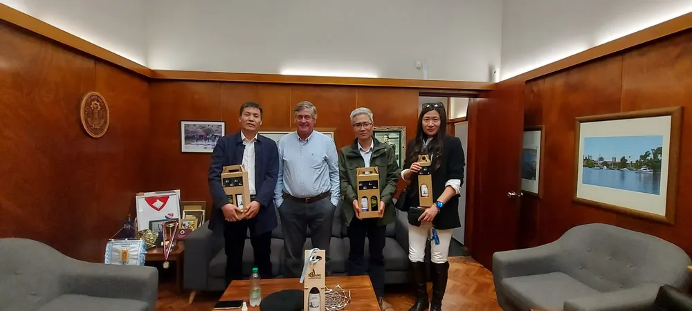 Besozzi con empresarios chinos