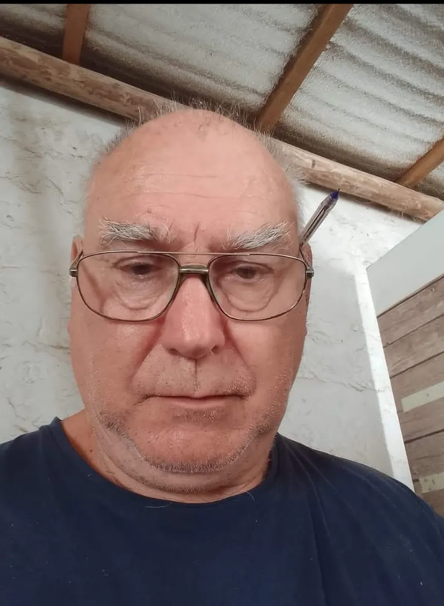 thumbnail_AUSENTE PAREDES