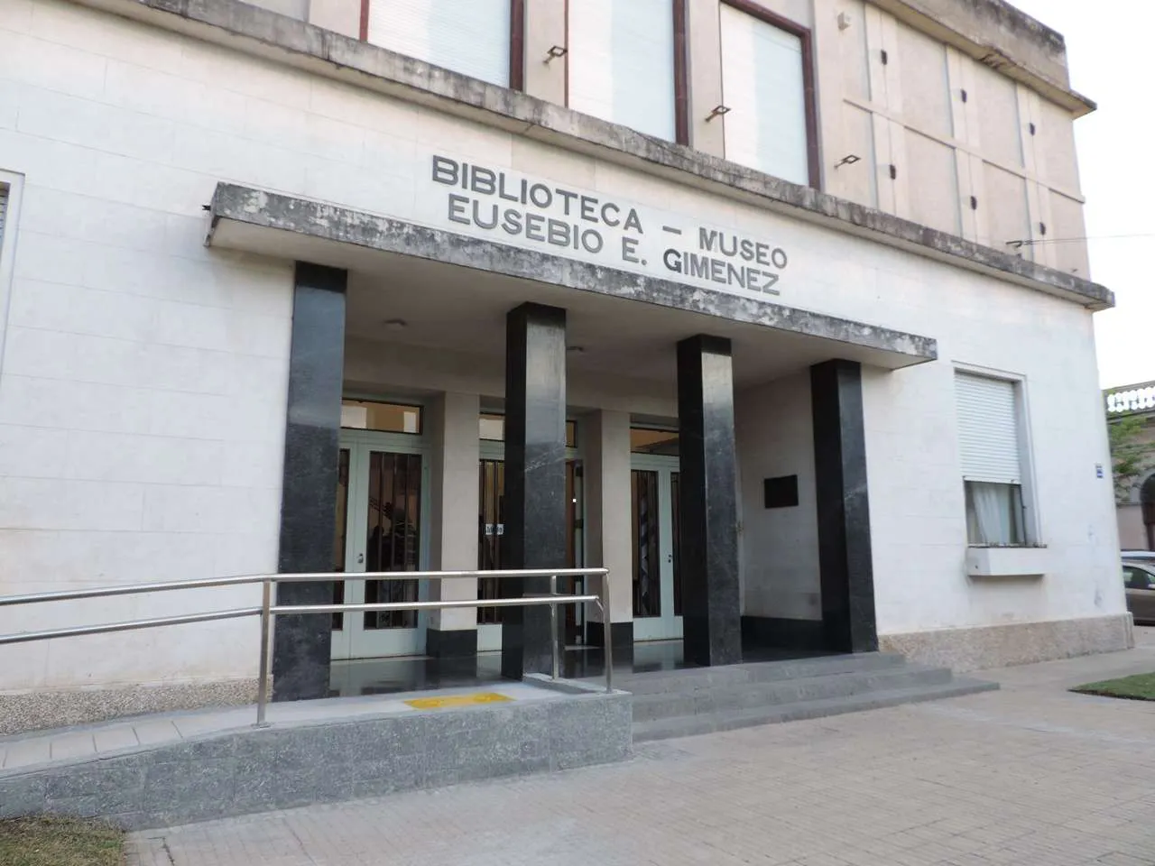 biblioteca giménez 33