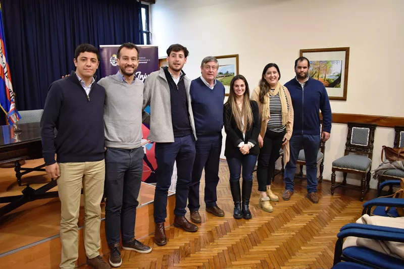 lanzamiento premios INJU - 1
