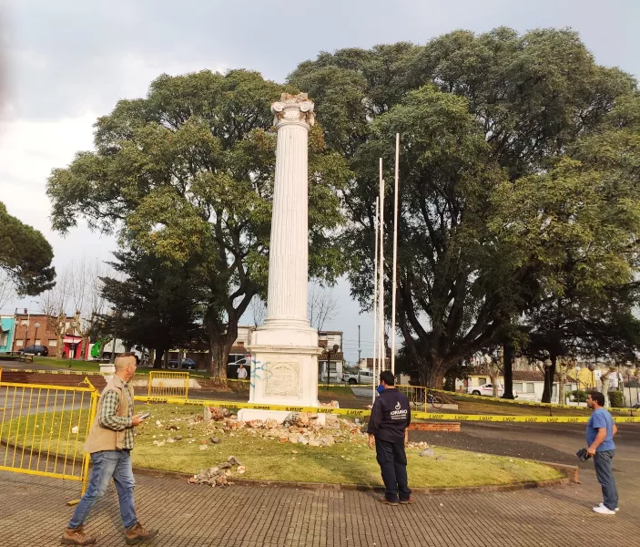 ESTATUA PLAZA RIVERA