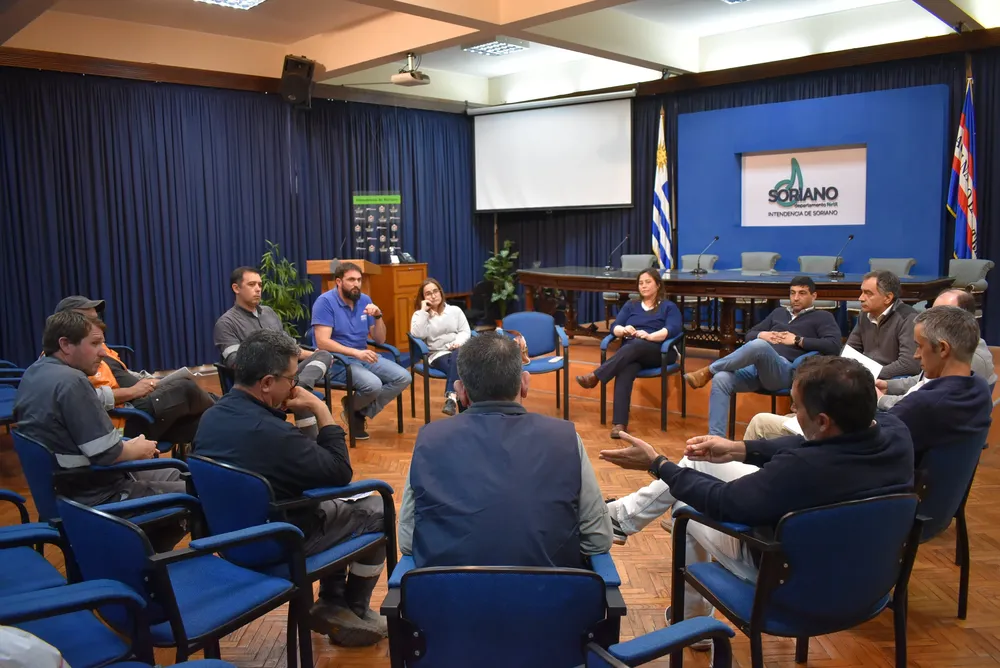 reunión con UTE por obras en sector Oeste de Mercedes - 1