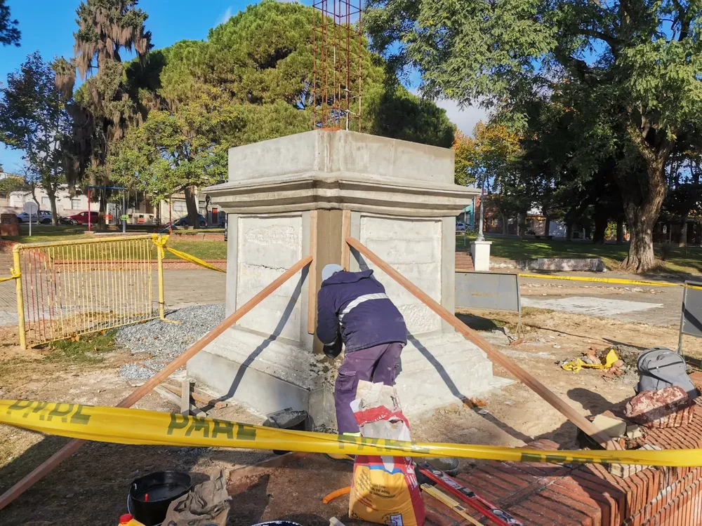 basamento columna Libertad - retoque fino - 1