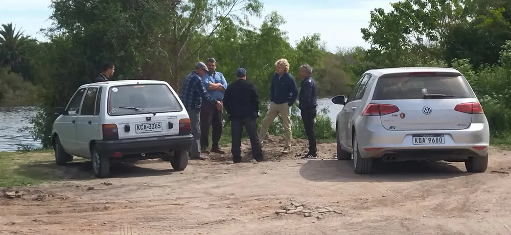 director de Higiene con vecinos de Dolores - 1