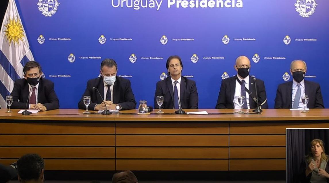 Presidencia en conferencia con grupo asesor