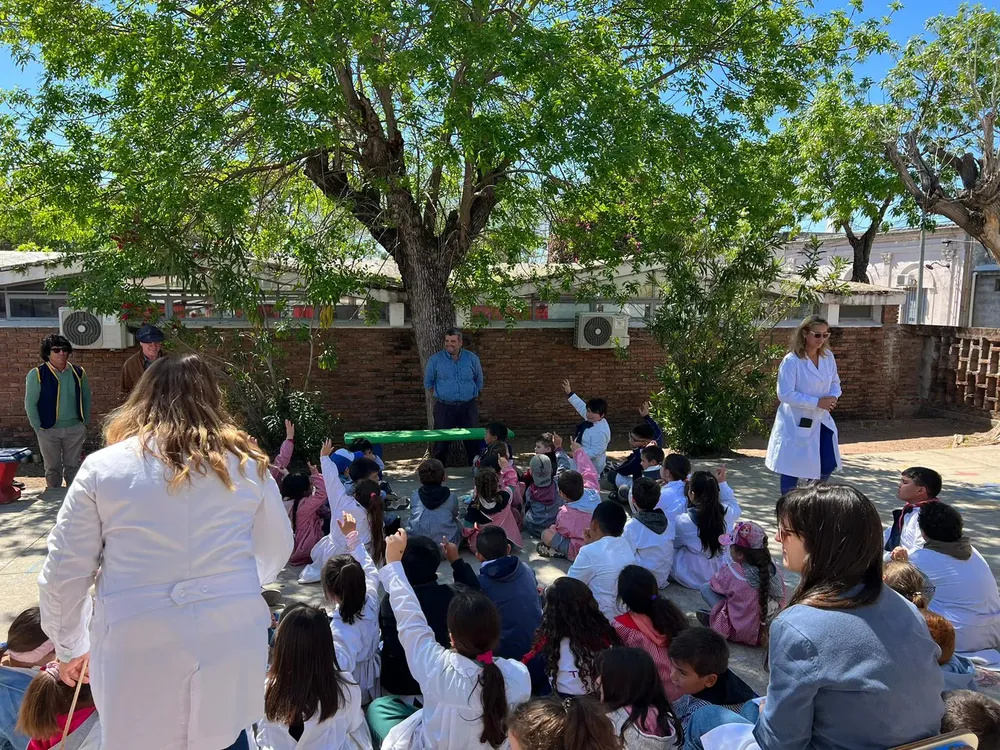 charla sobre bienestar animal en Esc 7 - 2