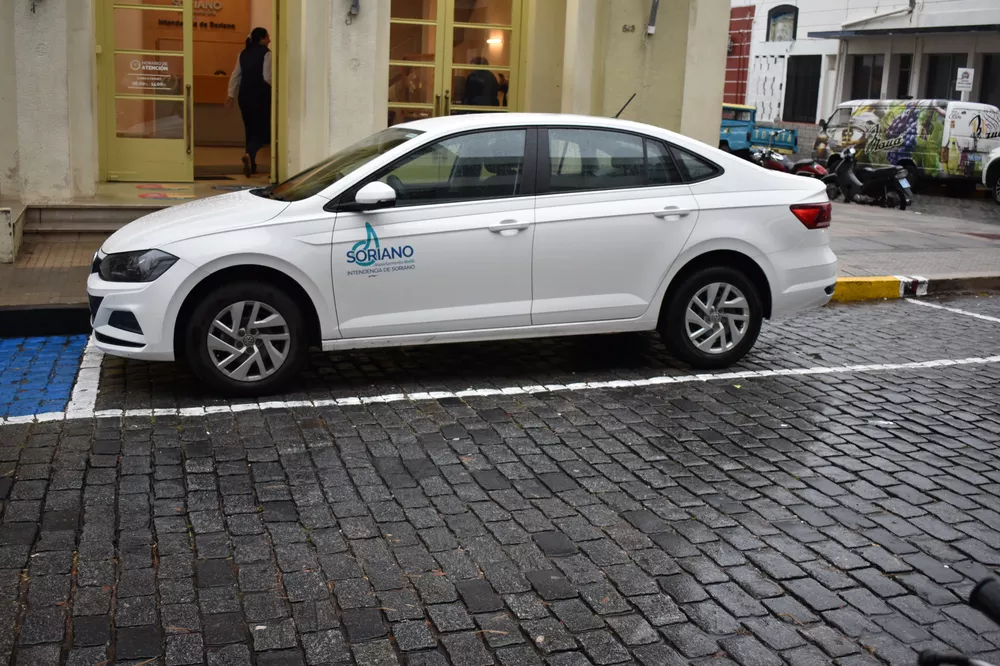 nuevo automovil para fĺota ejecutiva de Intendencia (1)