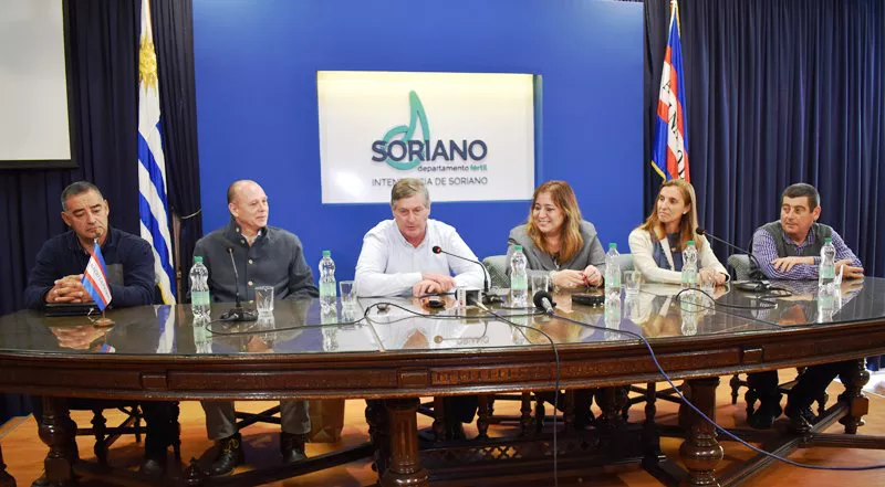 Besozzi con ministra Moreira 4