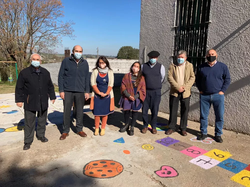 Besozzi con autoridades de INAU I