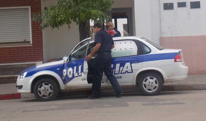 policia dolores 2222