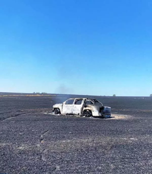 camioneta a trapada por el fuego