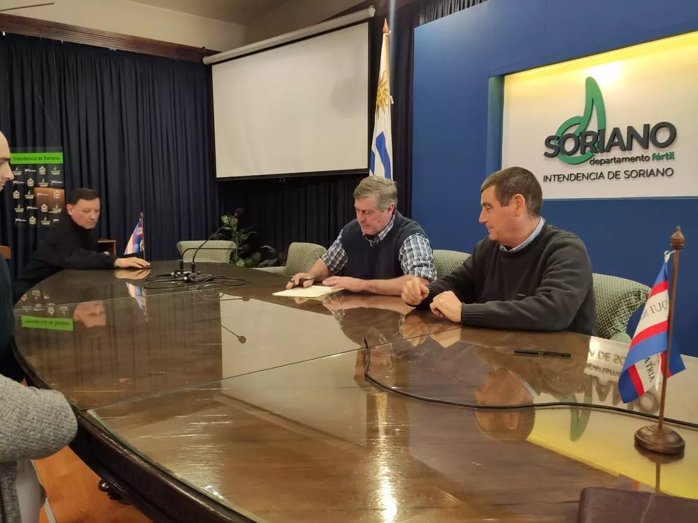 Besozzi firmó escrituras