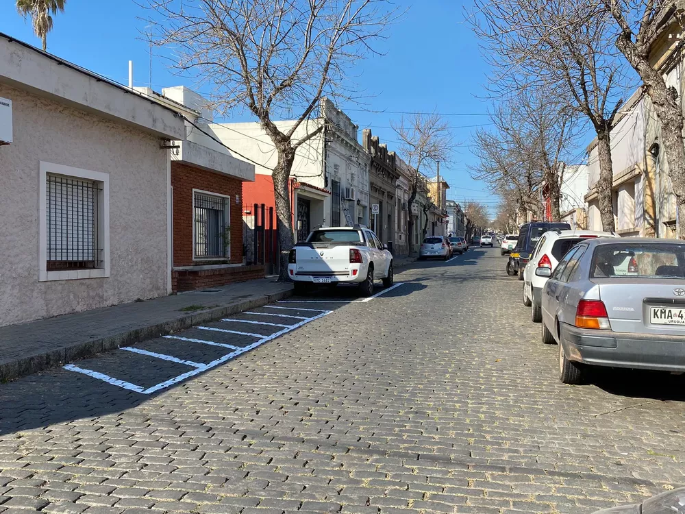 pintan áreas de estacionamiento en centro de Mercedes 2