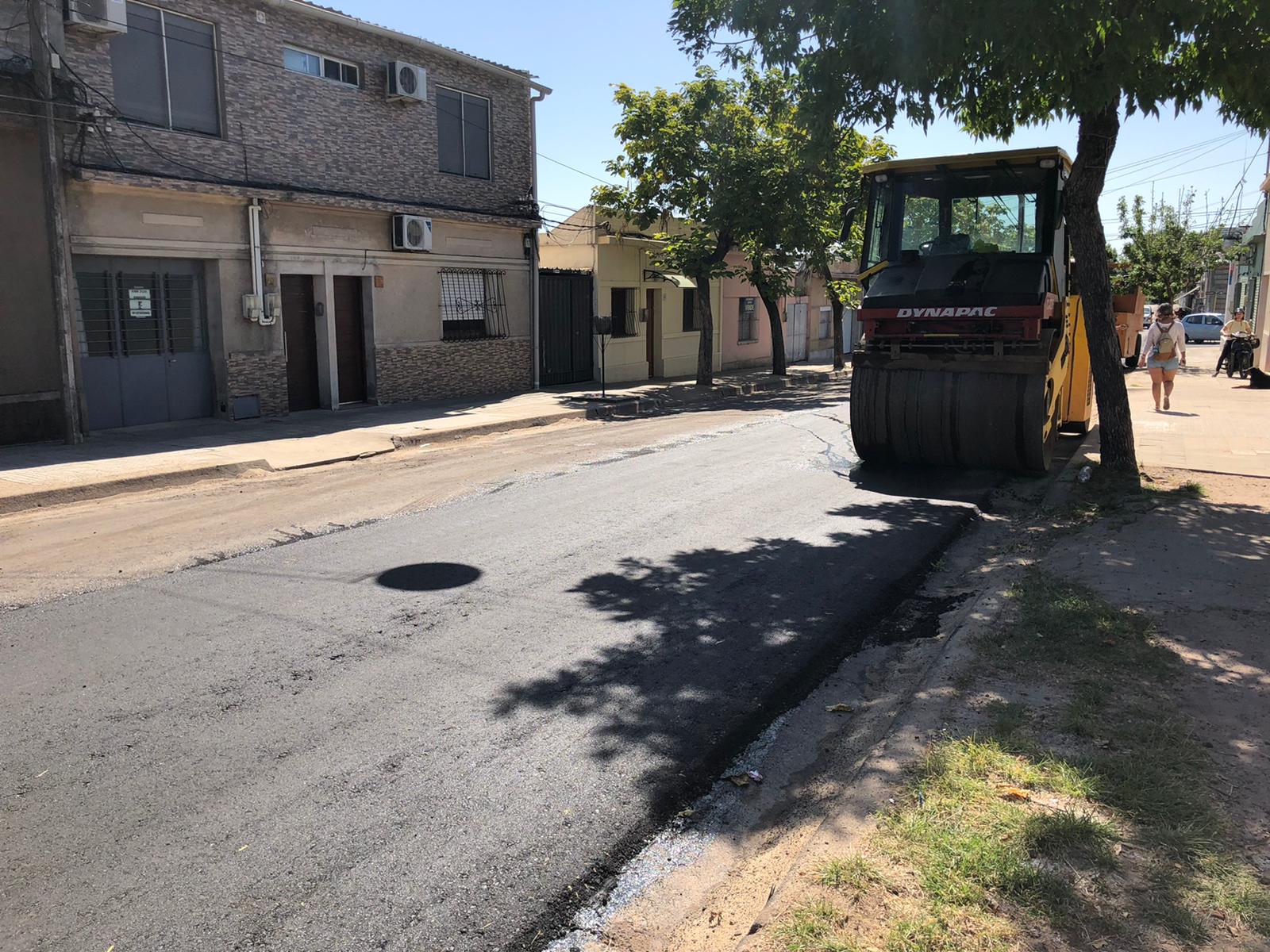 Aplicacion de Carpeta asfaltica en calle Sanchez