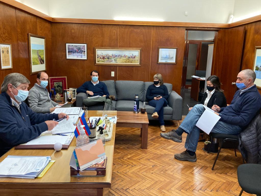 Besozzi con directores por elaboración del Presupuesto Quinquenal