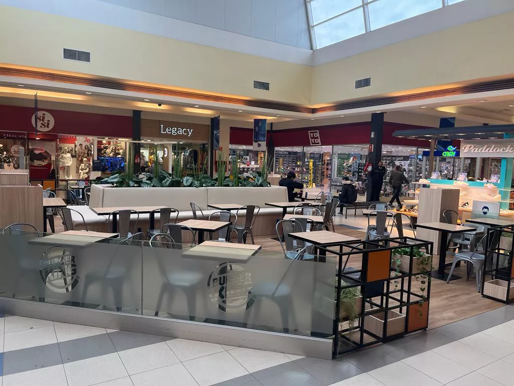 Mercedes Shopping Plaza de Comidas 234134