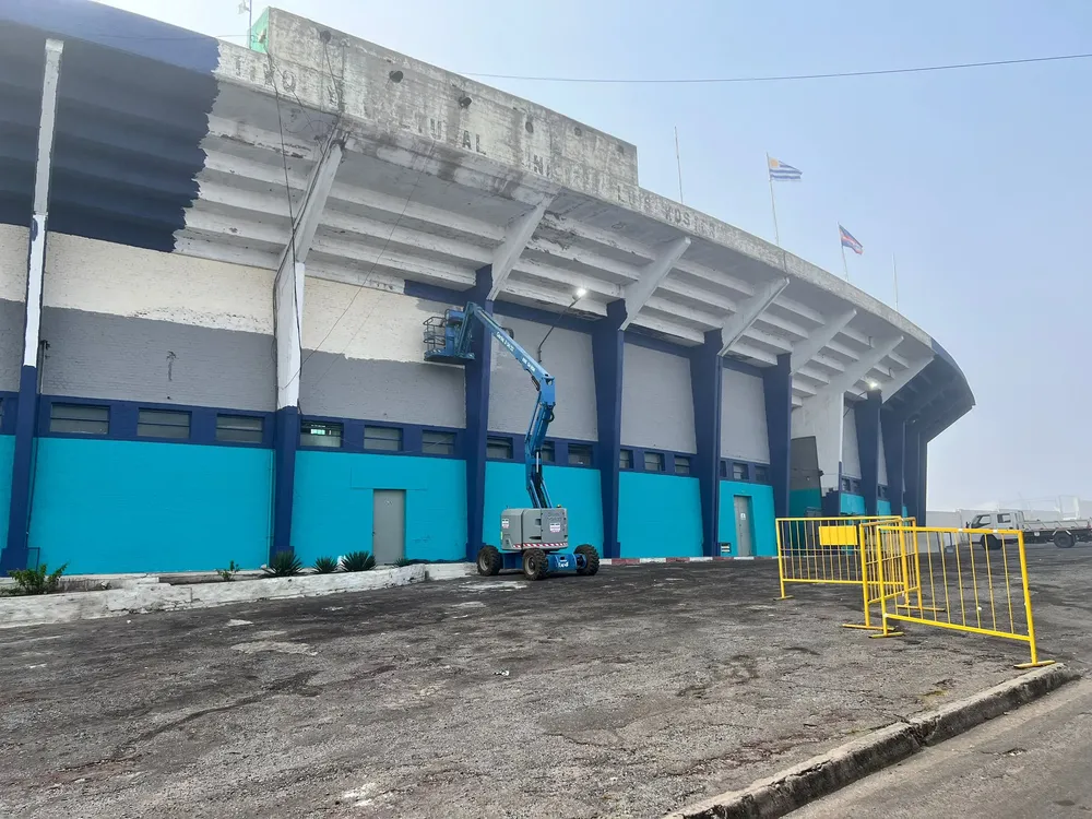 pintura fachada estadio - 1