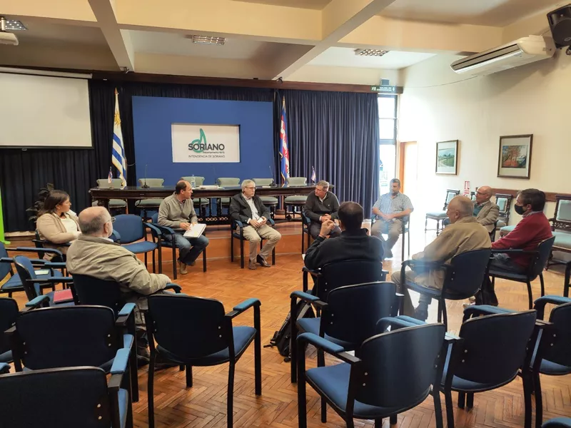 Besozzi con técnicos de OSE