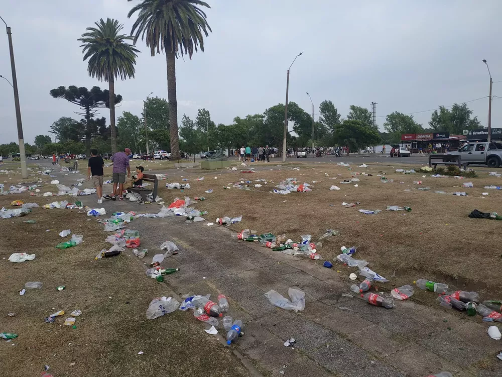 suciedad en rambla tras celebracion fin de año