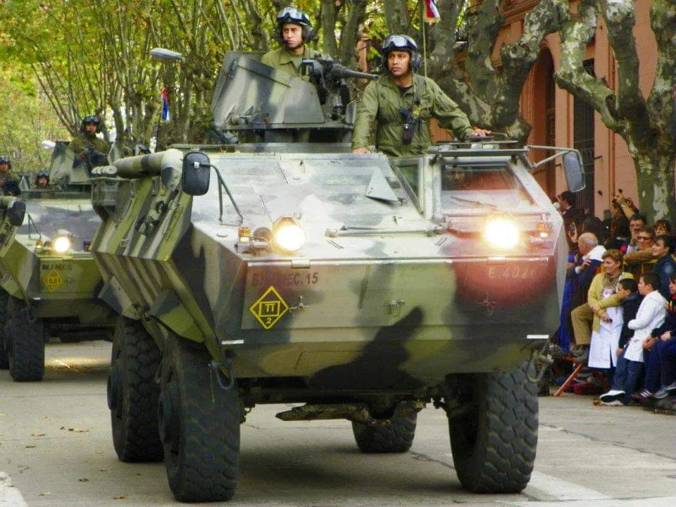 preparativos desfile V. Soriano - blindado Cóndor