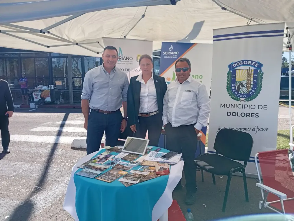 Funcionarios junto al Intendente de Salto