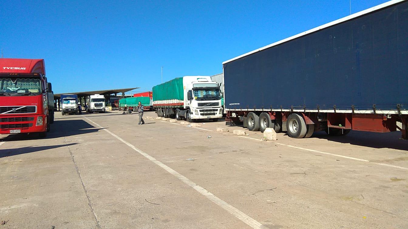 `Puente San Martín bloqueado por transportistas 24123