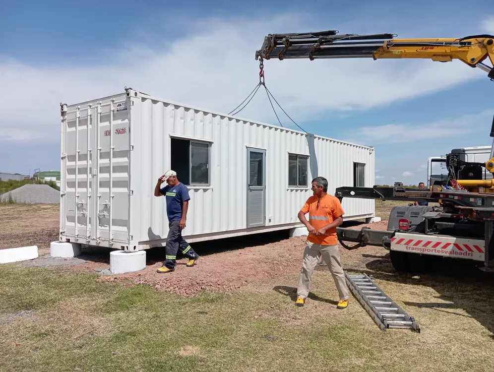 Palo Solo - instalan contenedor para Policlínica - 3