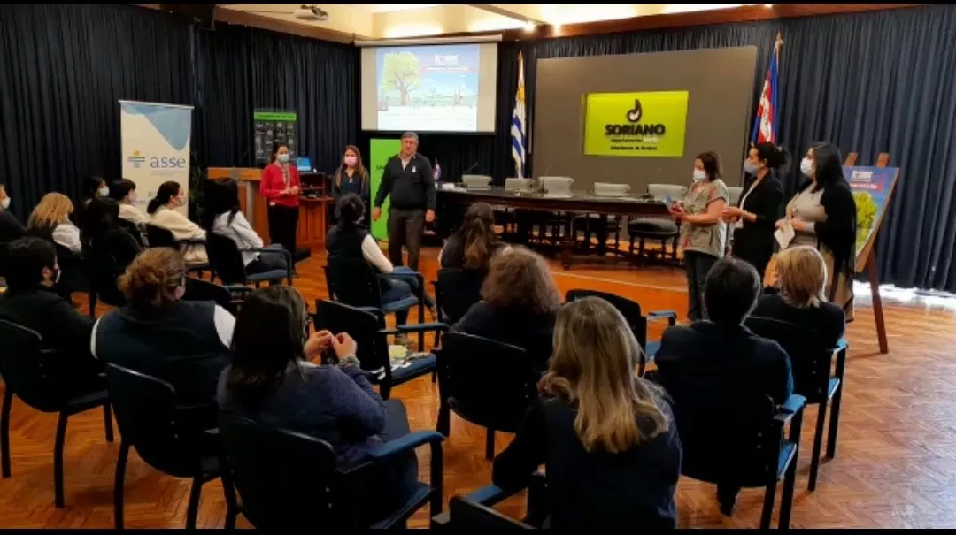 thumbnail_Besozzi en apertura de charla sobre cáncer de mama