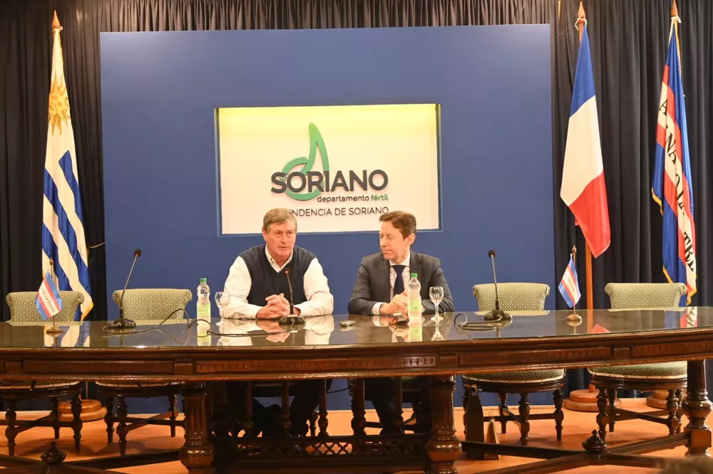 Besozzi con embajador de Francia 4