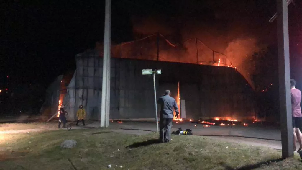 bomberos en incendio