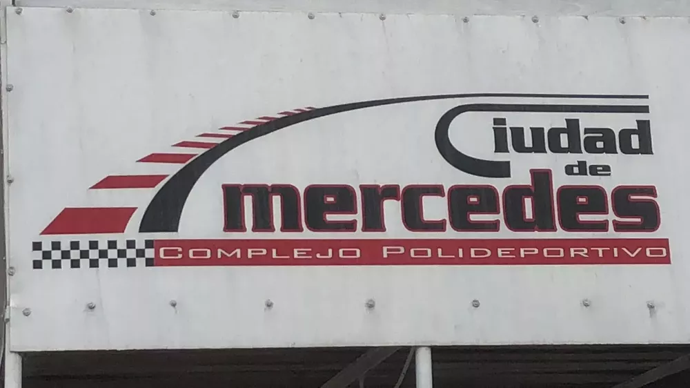 polideportivo MERCEDES LOGO