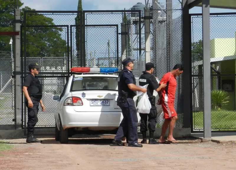detenido pense
